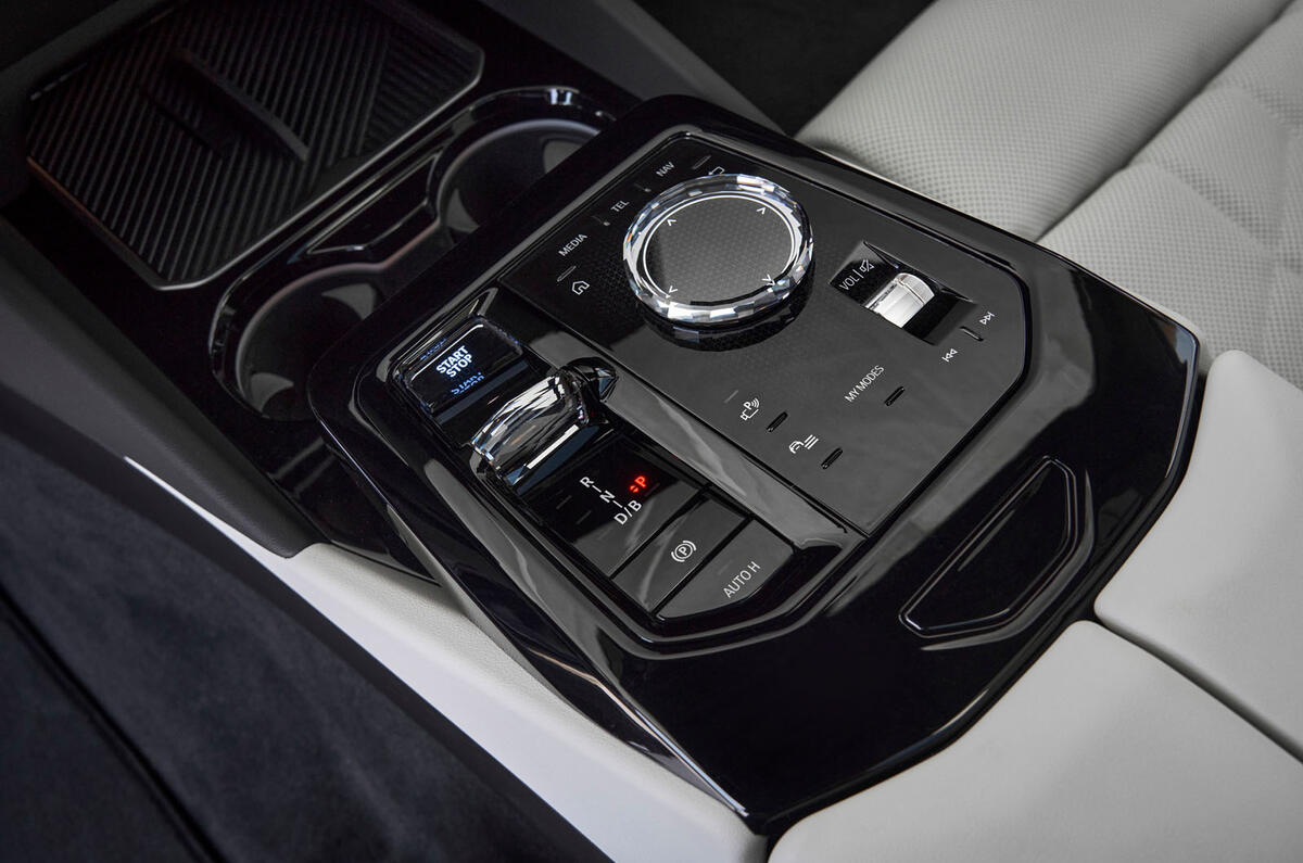 bmw i5 edrive40 review 2023 12 centre console