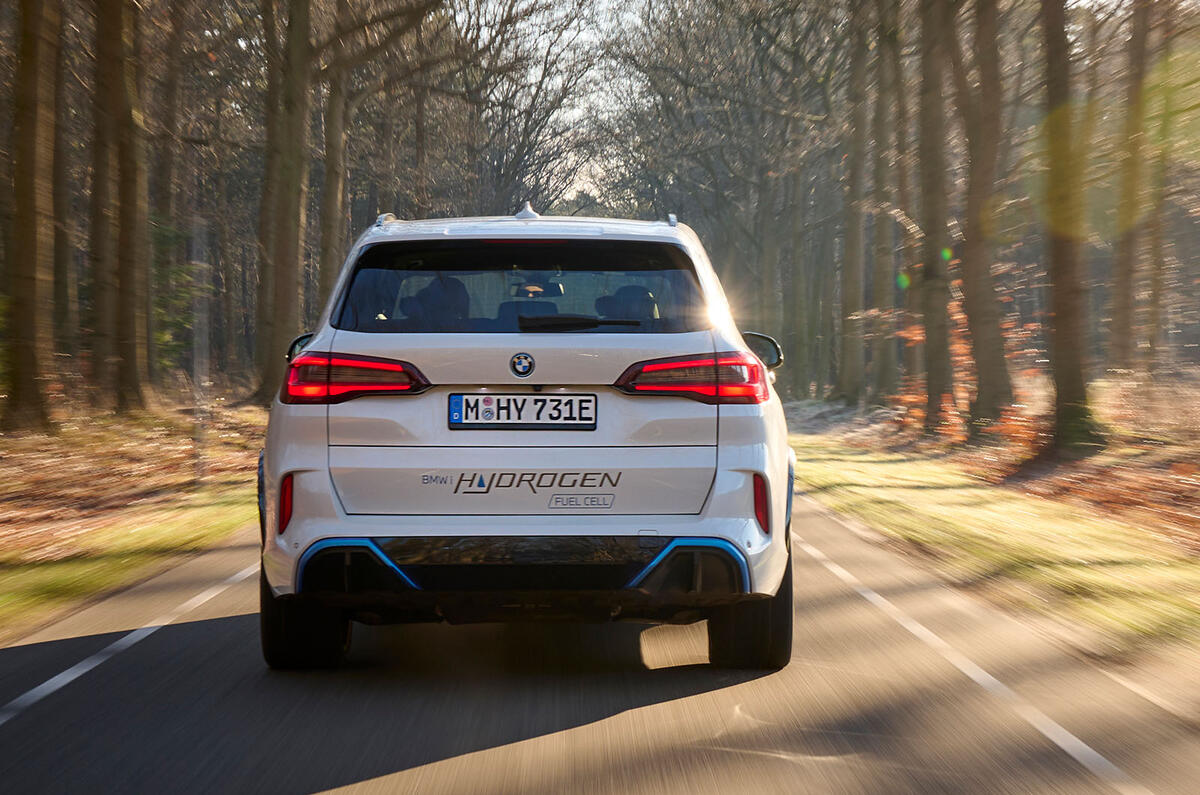 bmw ix5 hydrogène test 2023 03 travelling arrière