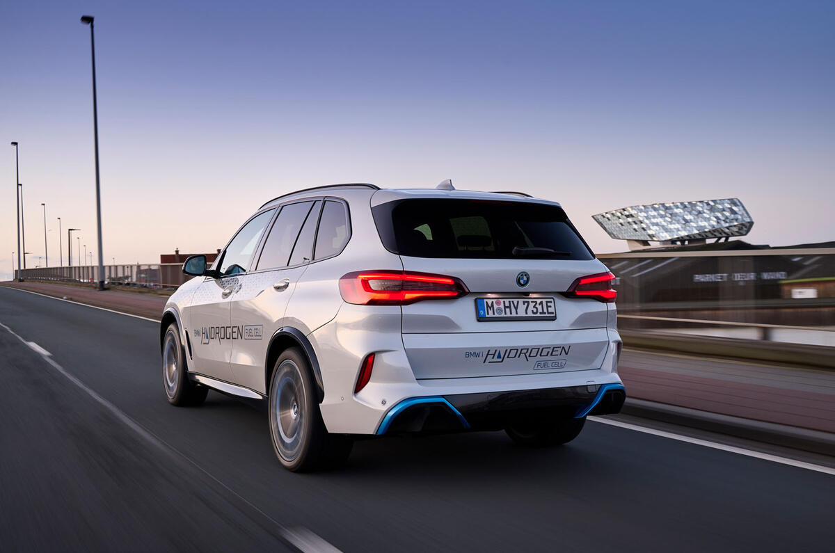 bmw ix5 hydrogène testé en 2023 07 suivi arrière