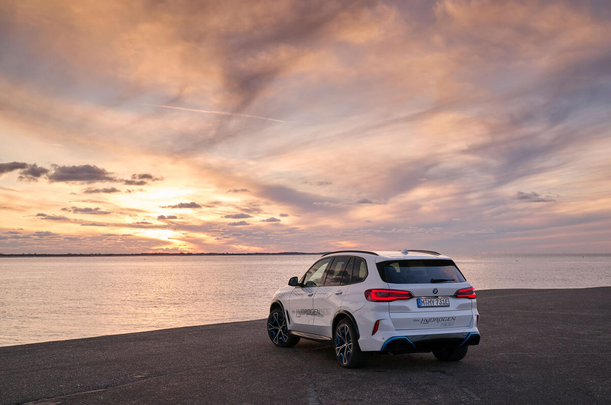 bmw ix5 hydrogène : revue 2023 25 arrière statique