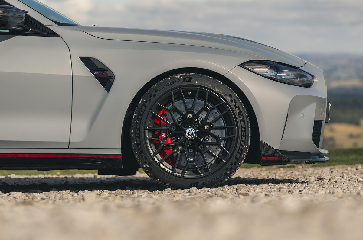 BMW M4 CSL 16 roue