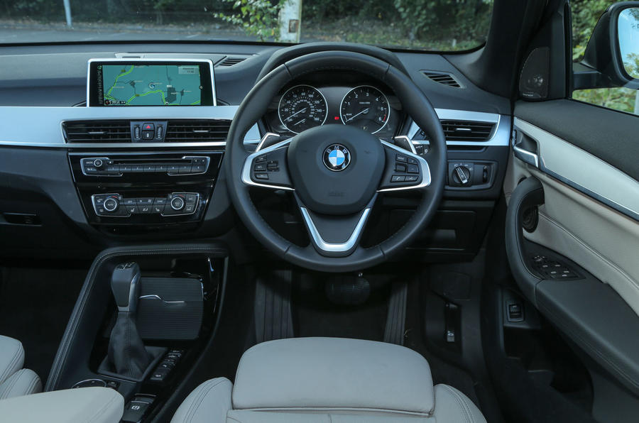 La vue depuis le siège du conducteur de la BMW X1