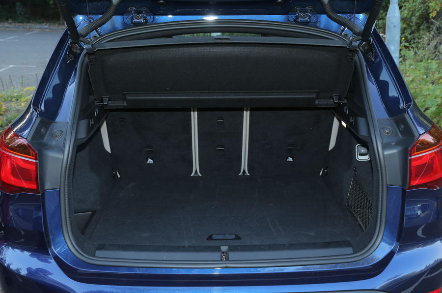 L'ouverture large et profonde du coffre de la BMW X1