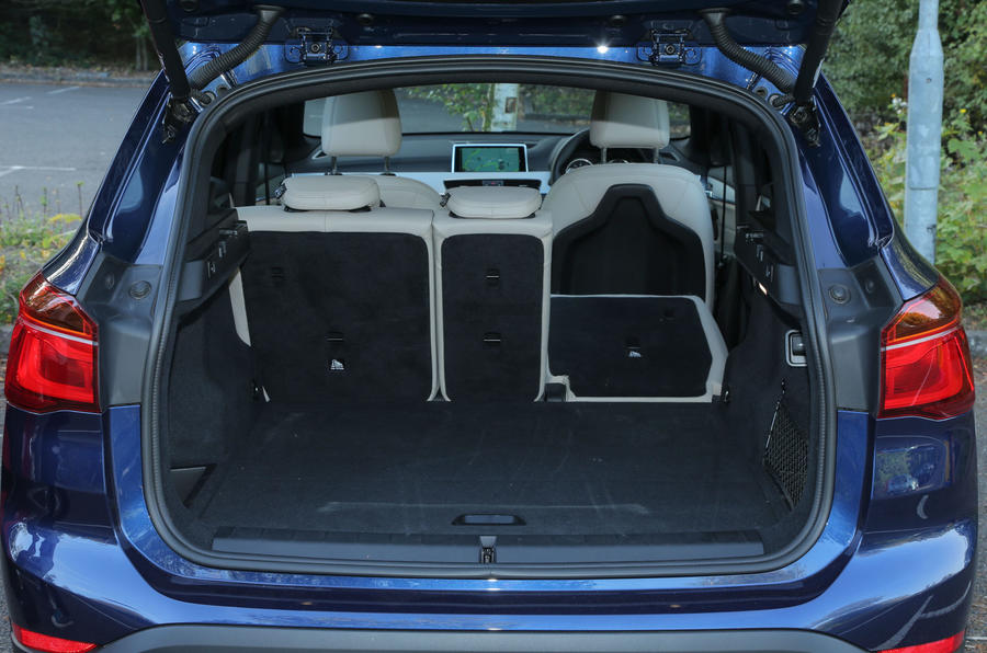 La flexibilité des sièges arrière sur la BMW X1 de deuxième génération.