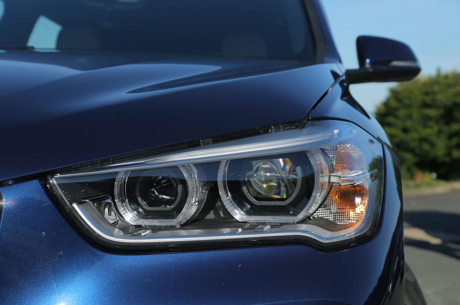 Toutes les BMW X1 en finition xLine sont équipées de phares à LED BMW.