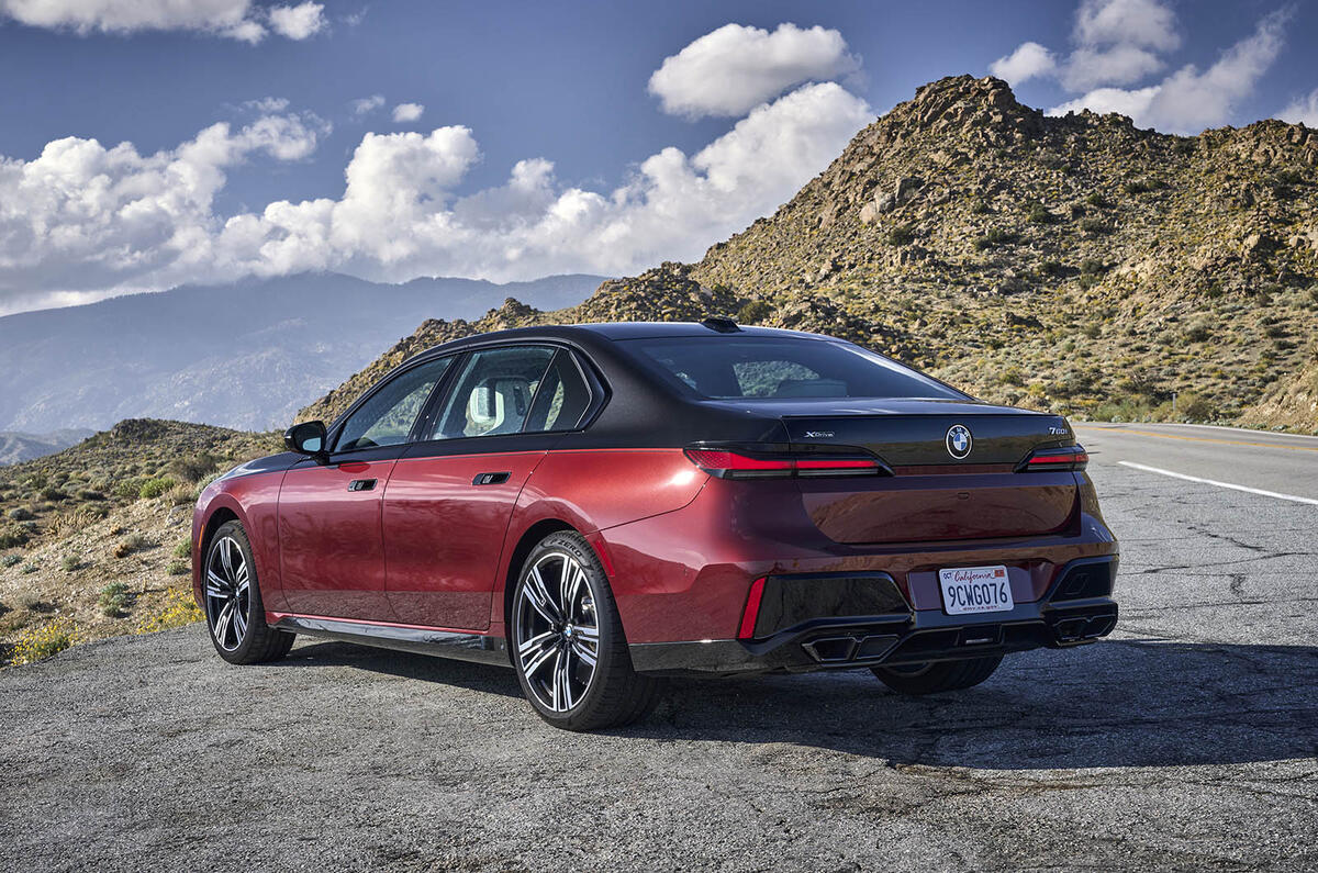 BMW 760i xDrive statique arrière