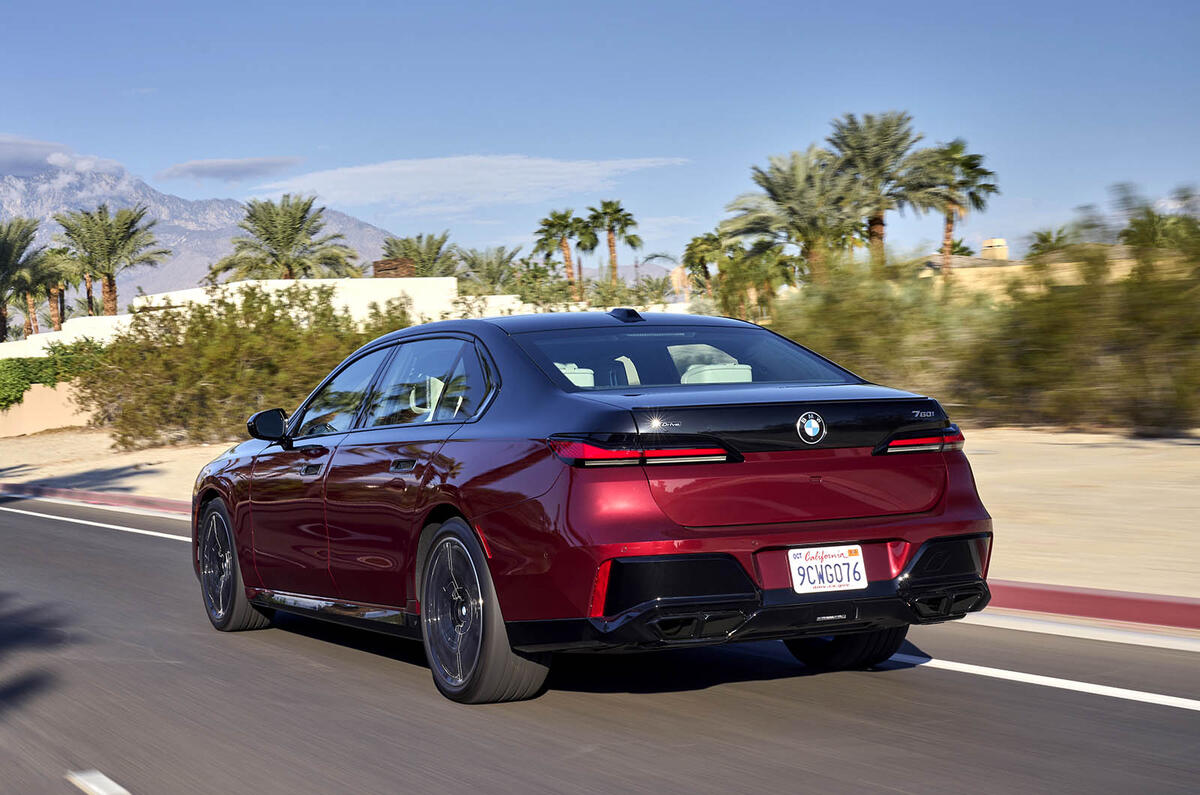 BMW 760i xDrive suivi arrière