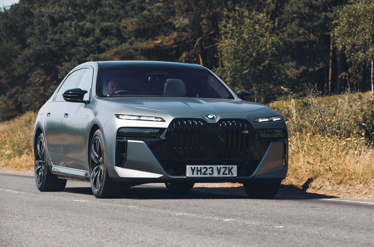 BMW M760e front lead 3