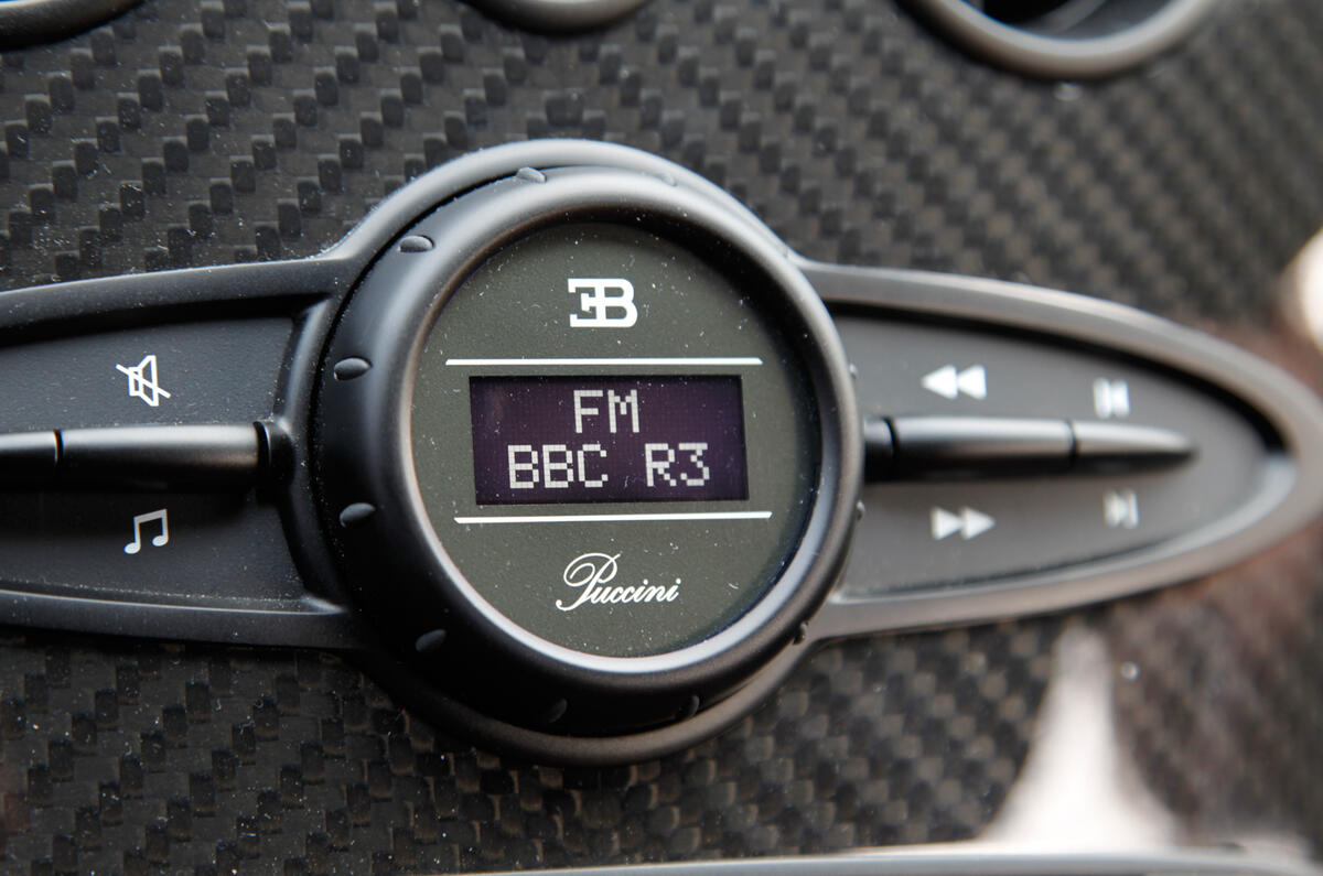 Bugatti Veyron centre console