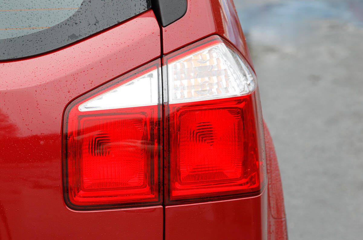 Chevrolet Orlando rear lights