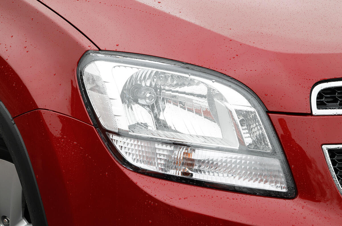 Chevrolet Orlando headlights