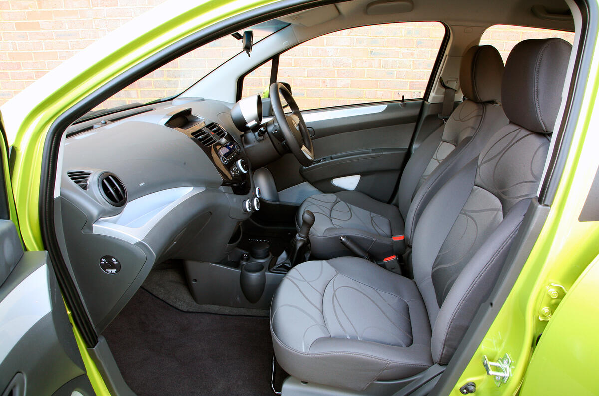 Chevrolet Spark 2010 2015 Interior Autocar