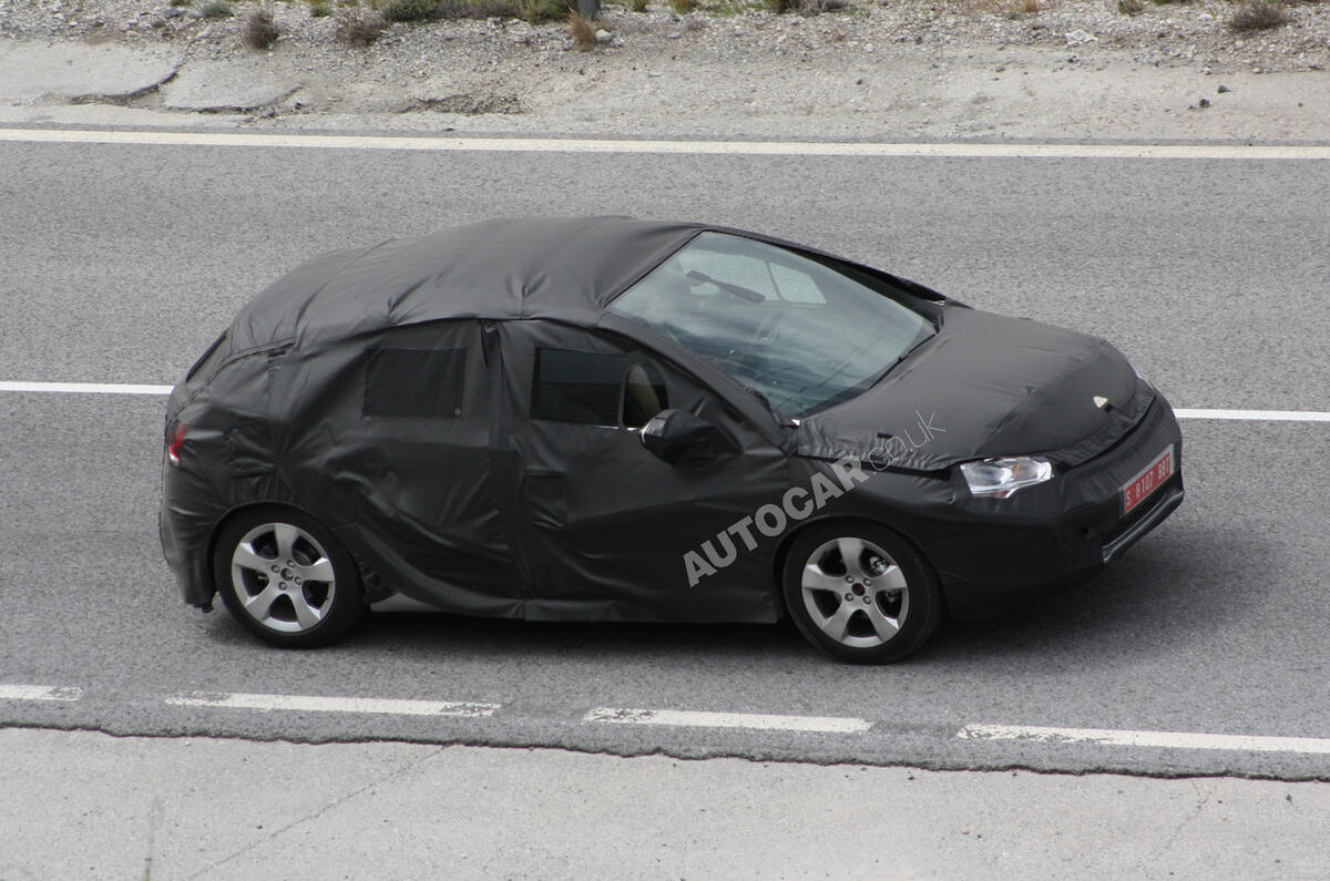 Citroen DS4: first spy pics