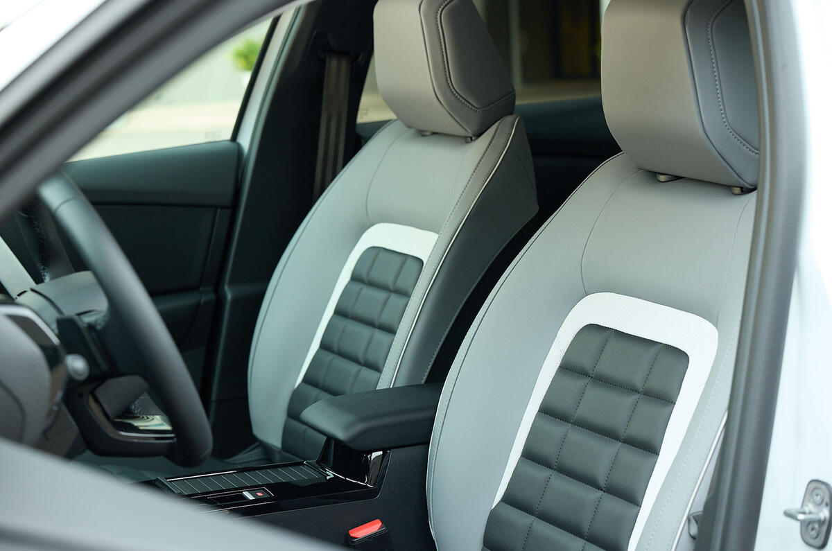 citroen C4 X avis 2025 010 sièges