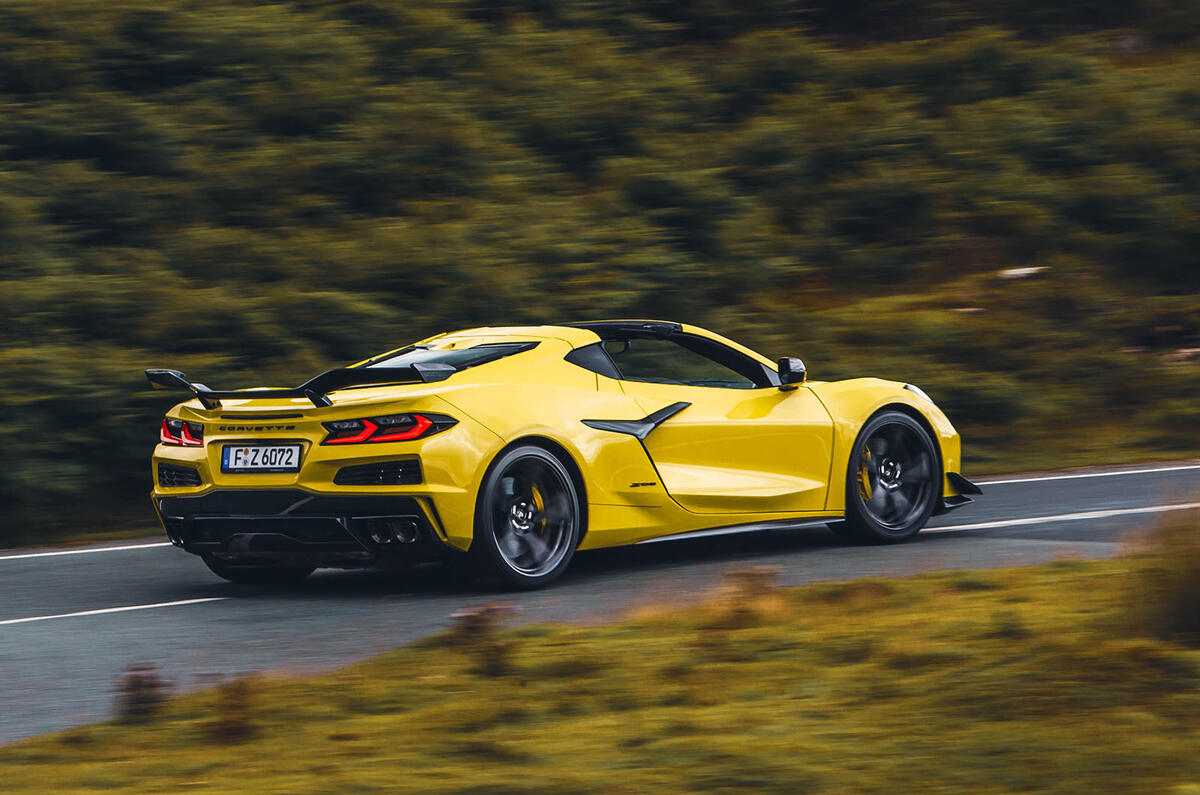 corvette z06 essai routier 2023 05 panoramique arrière