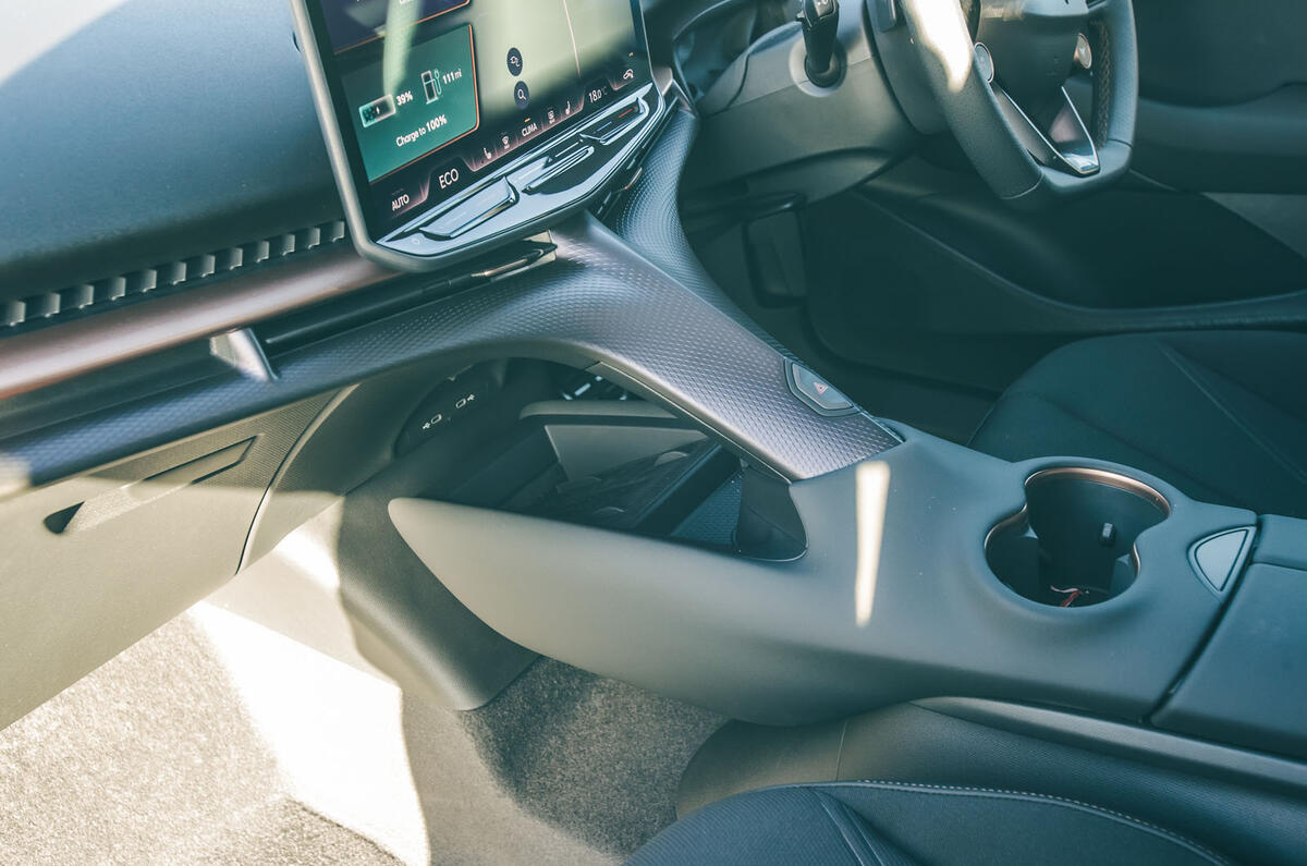 cupra tavascan rt 2024 console centrale 9