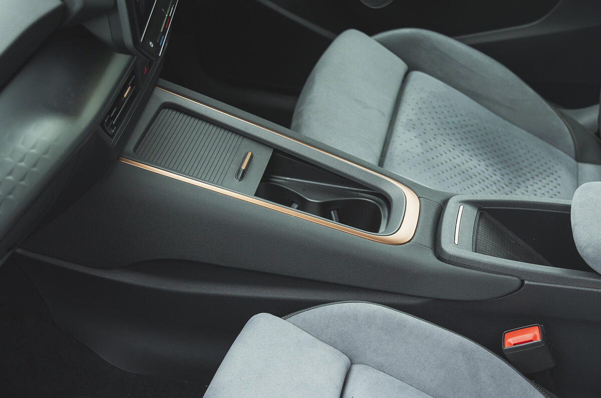 Cupra Born 2022 cubby