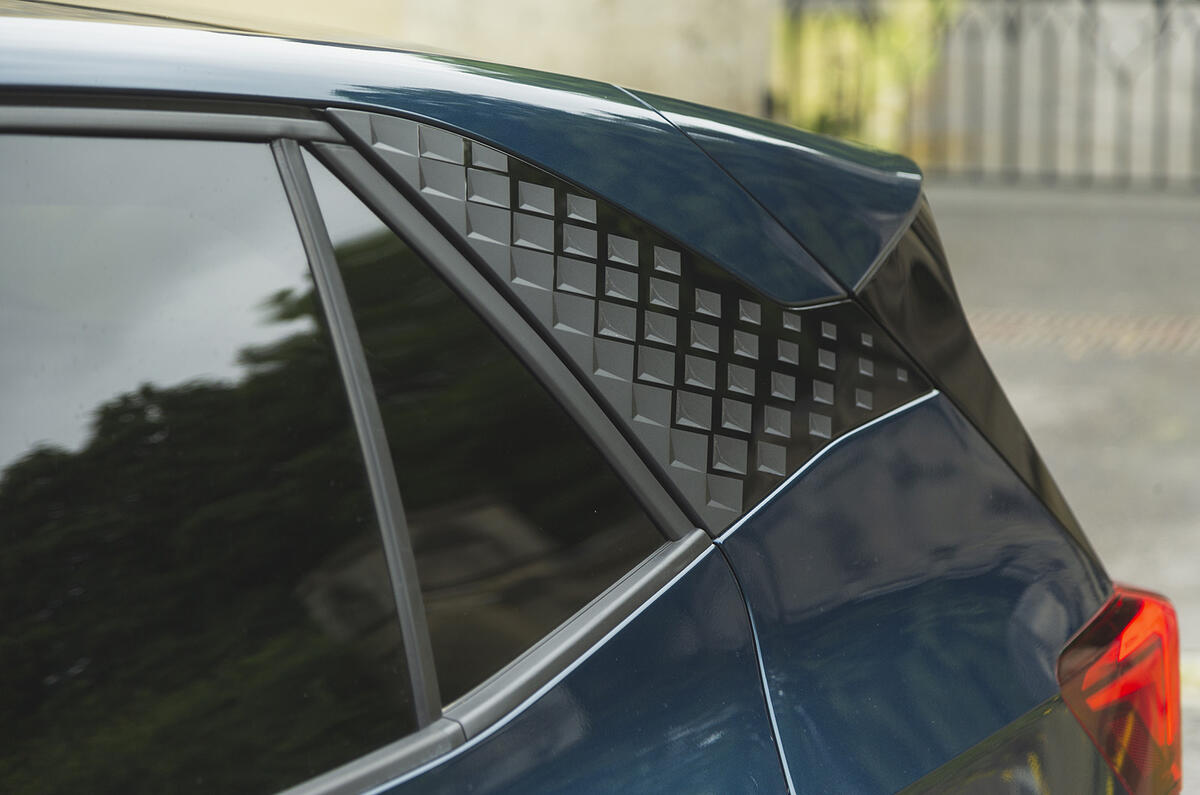 Cupra Born 2022 D pillar