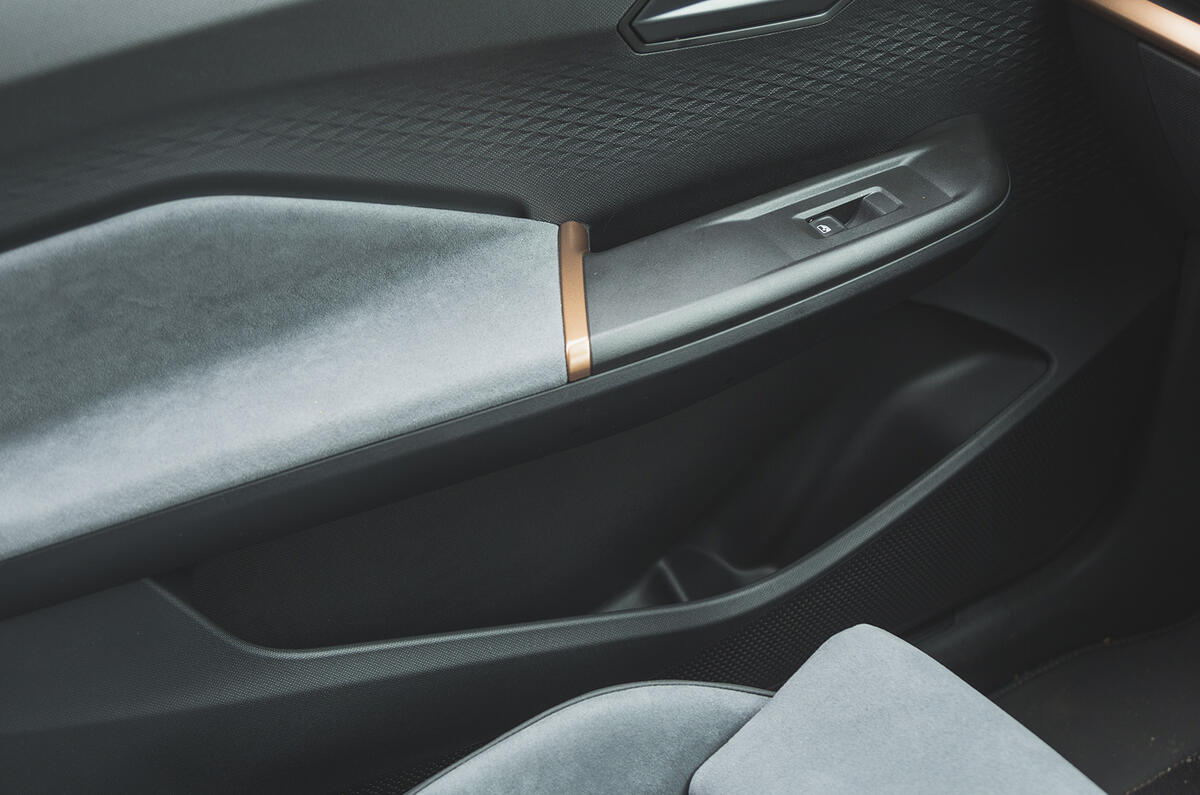 Cupra Born 2022 doorcubby