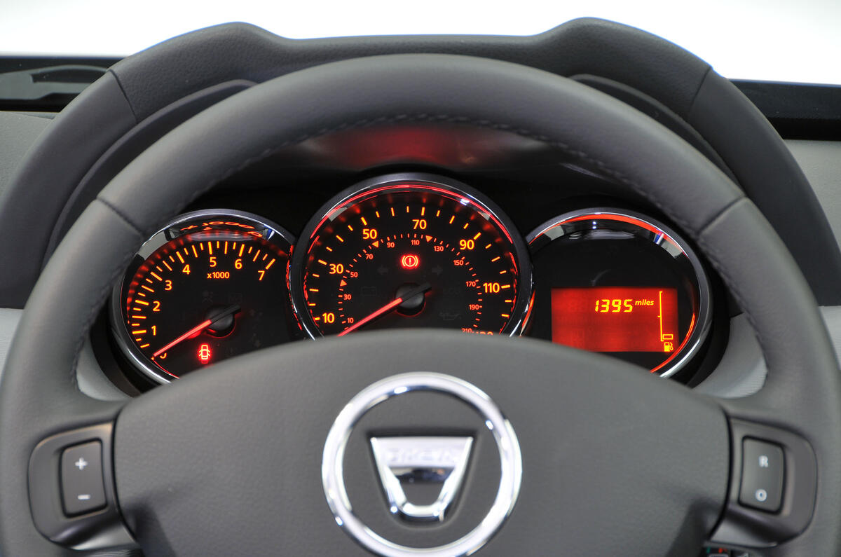 Dacia Duster 2009-2018 interior | Autocar Dacia Duster 2009-2018 interior | Autocar