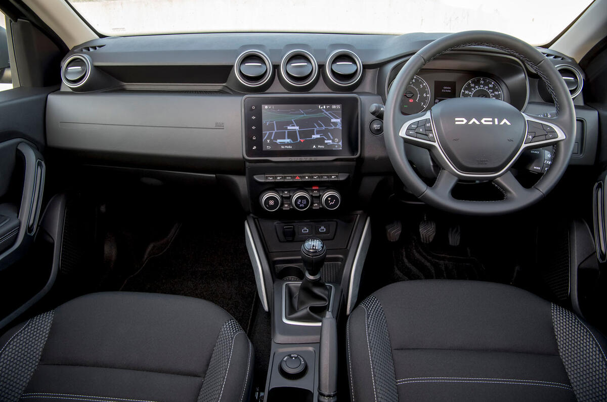 dacia duster road test 2023 11 dash