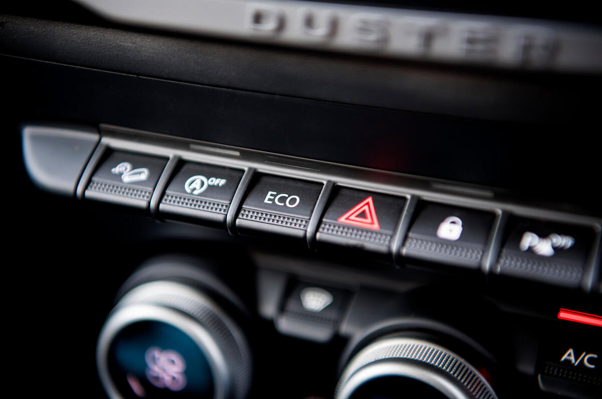 dacia duster road test 2023 16 buttons