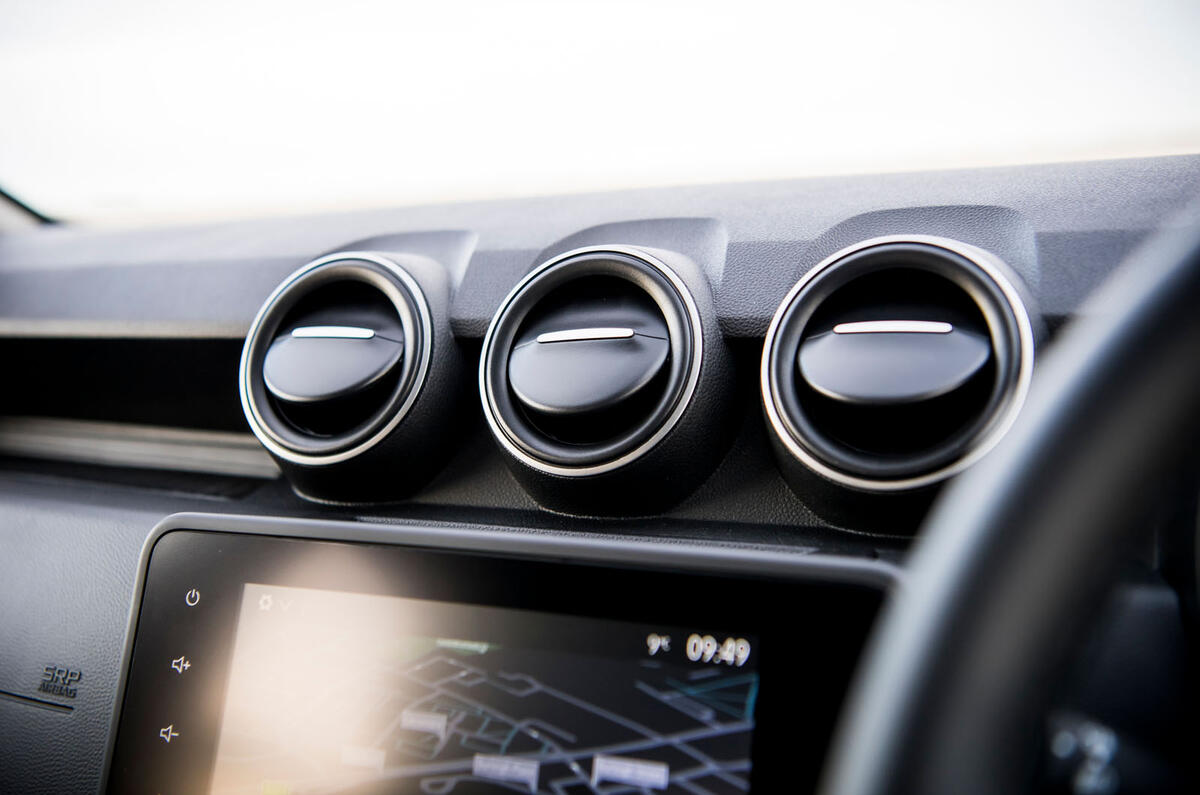 dacia duster road test 2023 17 vernts