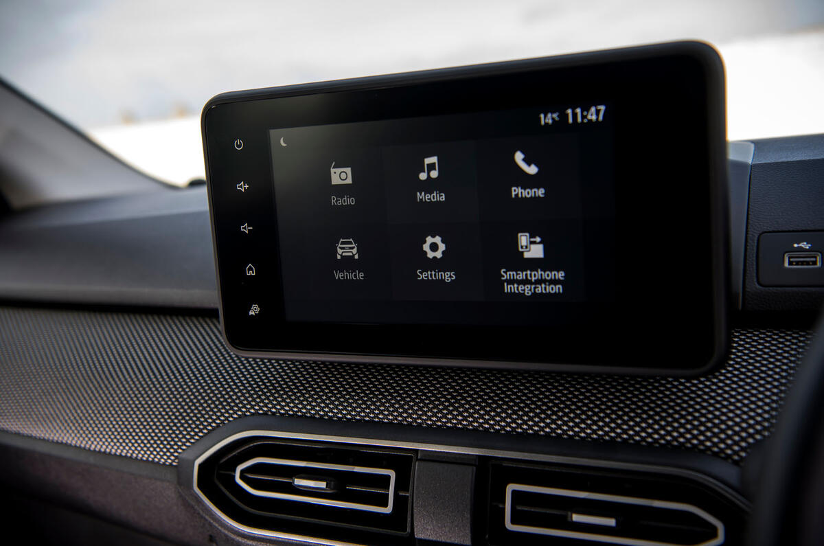 dacia sandero essai routier 2023 06 infotainment