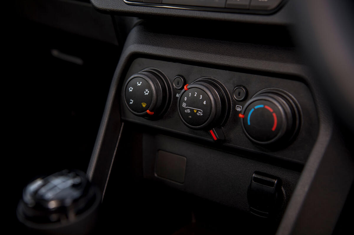 essai routier dacia sandero 2023 08 commandes de chauffage