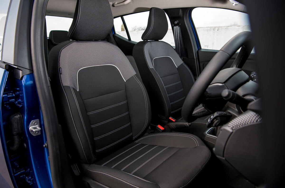 essai routier dacia sandero 2023 09 sièges avant