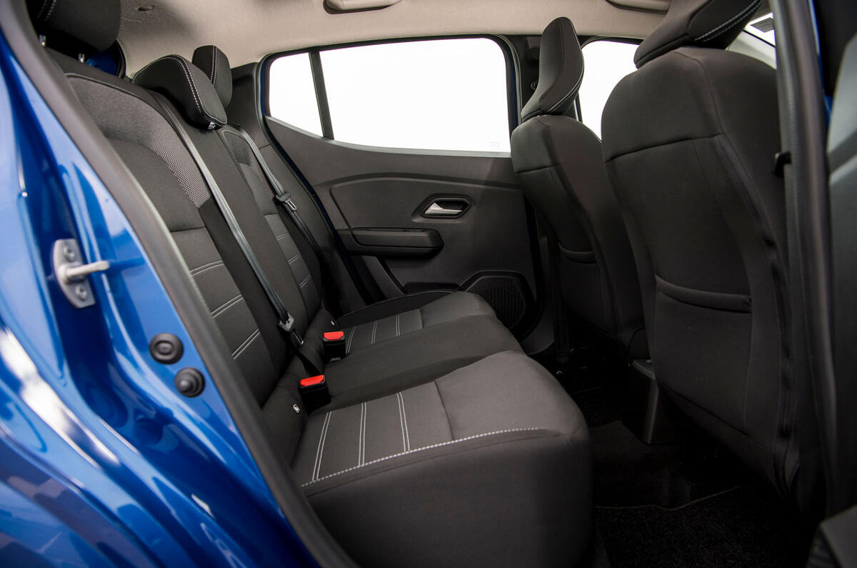 essai routier dacia sandero 2023 10 sièges arrière