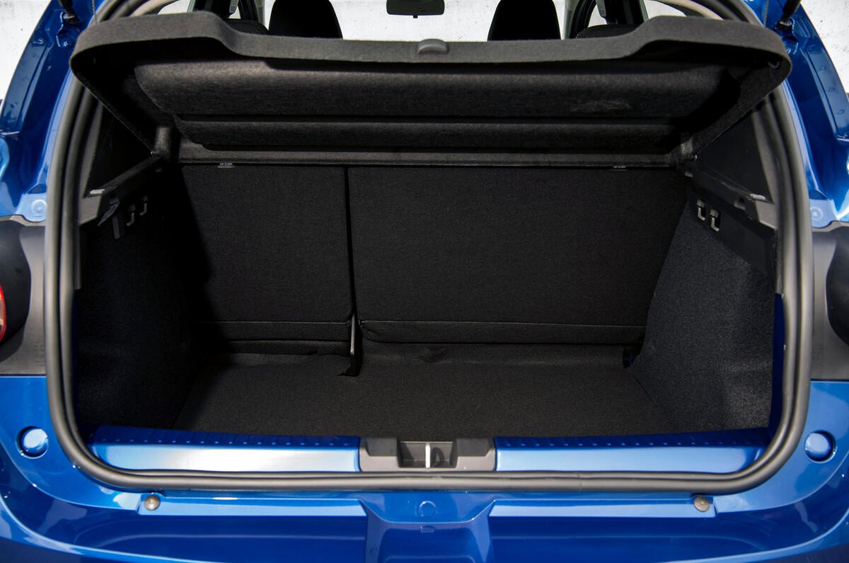 dacia sandero essai routier 2023 12 boot