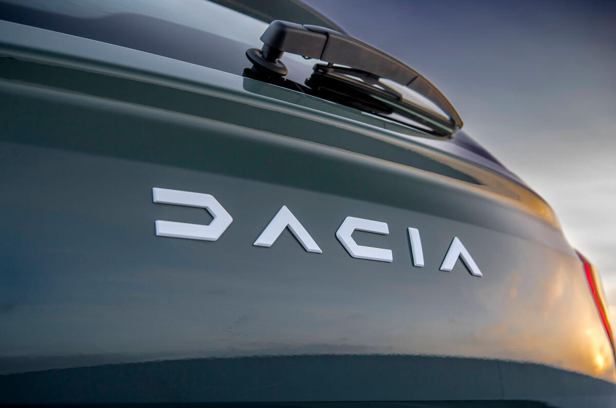 dacia sandero stepway road test review 2023 16 new logo
