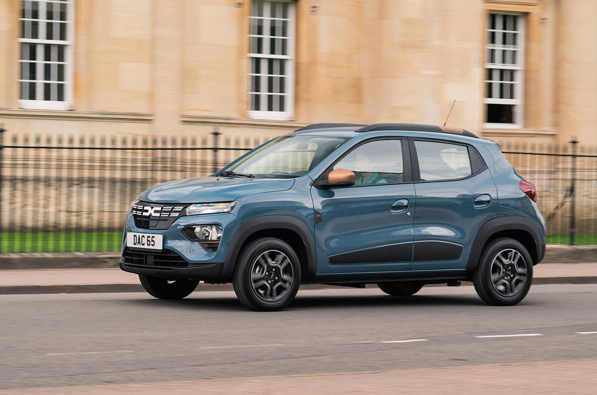 dacia spring electric review 202304 panning
