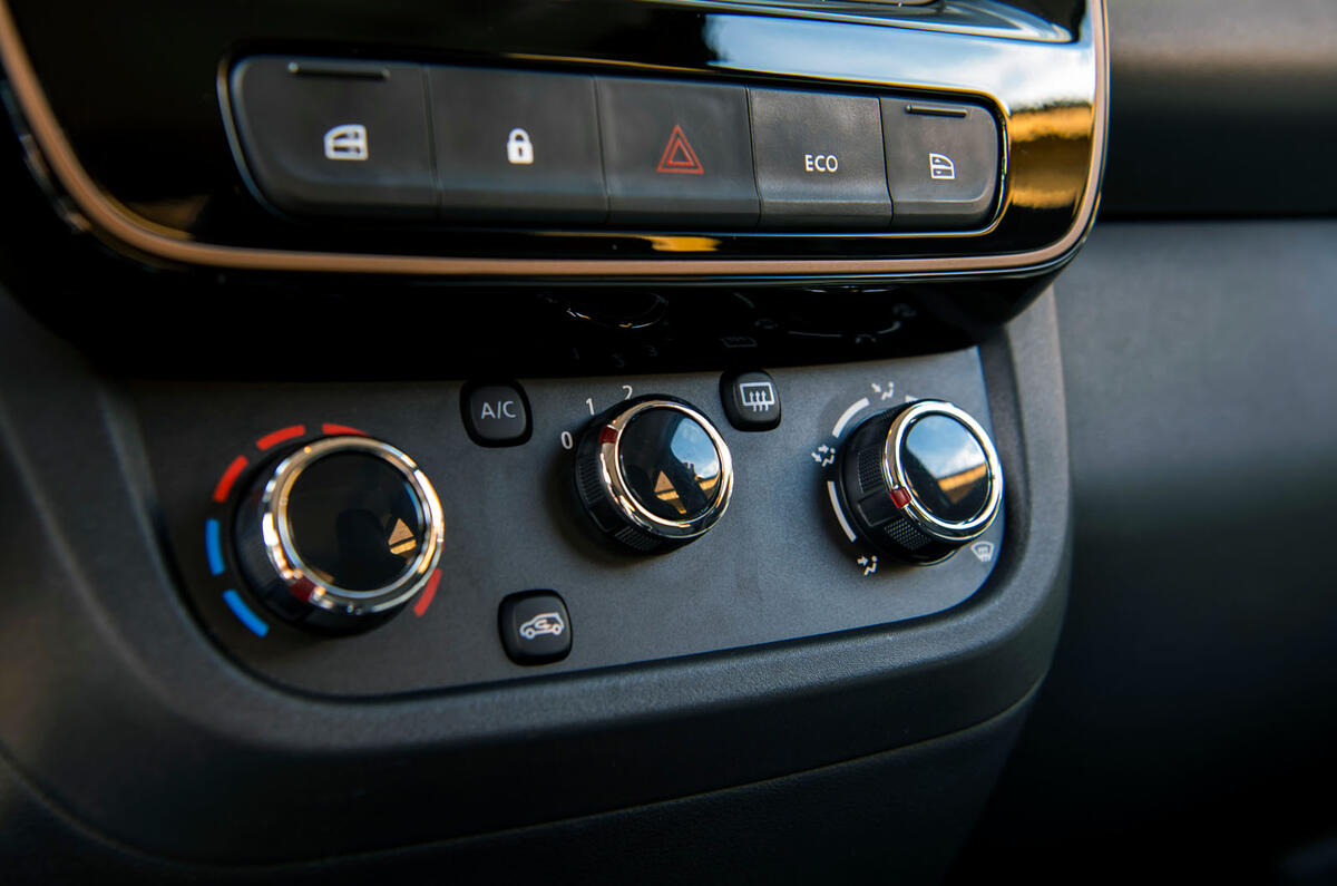 dacia spring electric review 202310 controls