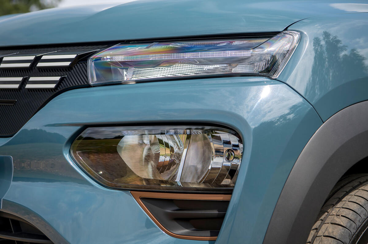 dacia spring electric review 202316 lights