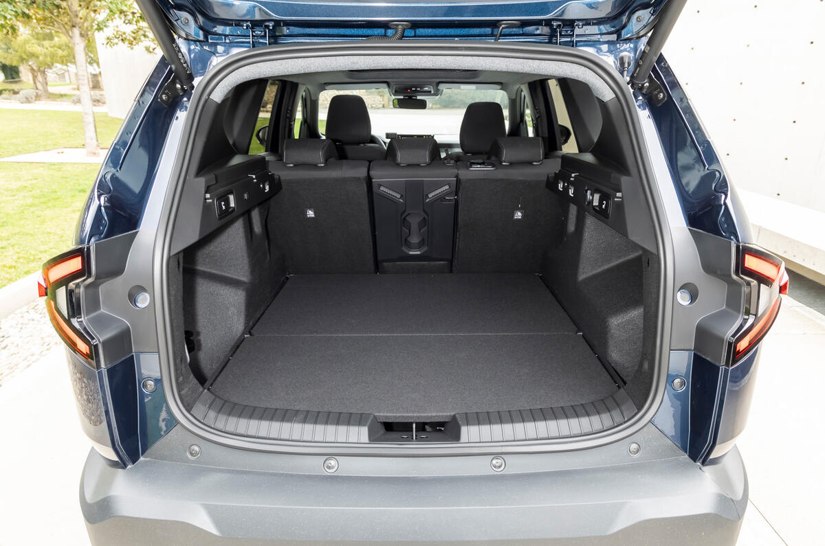 Coffre de la Dacia Bigster sièges vers le haut