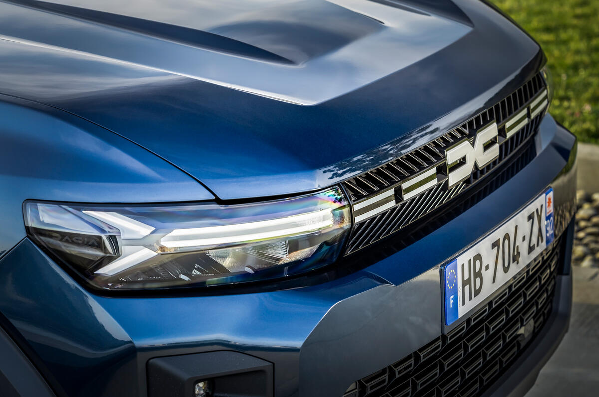 Dacia Bigsyer feu avant