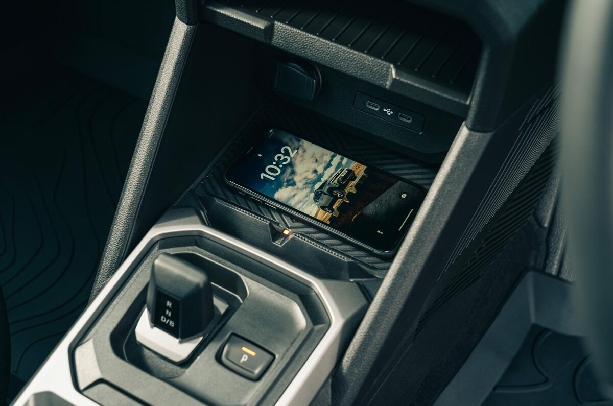 Dacia Duster chargeur iphone