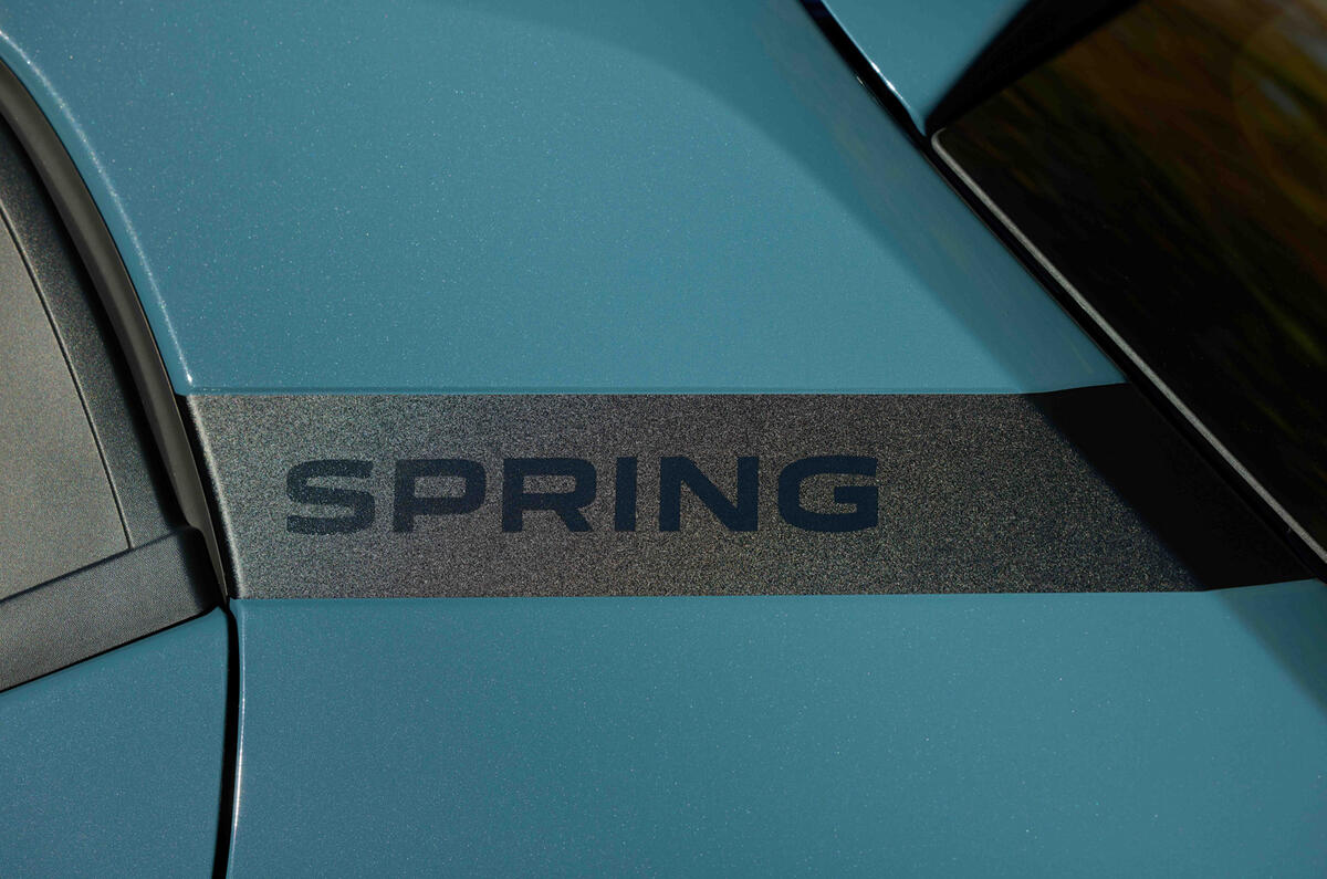Dacia Spring Critique du pilier B