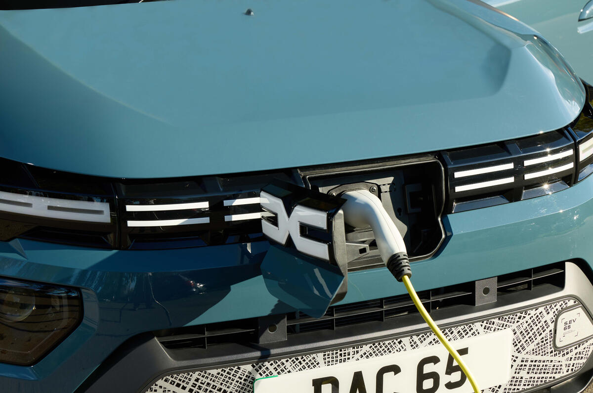 Dacia Spring avis port de charge gros plan