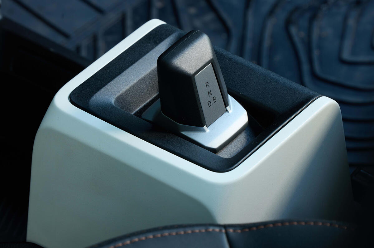 Dacia Spring : volant et écran digital pour le conducteur