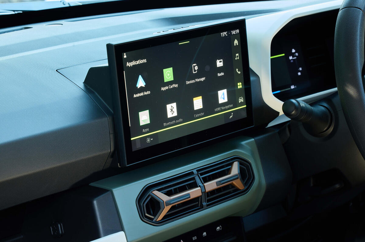 Dacia Spring avis volant boutons