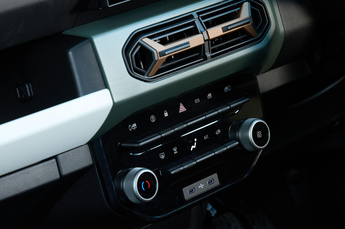 Dacia Spring Critique des tapis de sol intérieurs