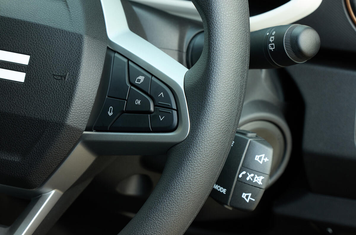 Dacia Spring avis volant