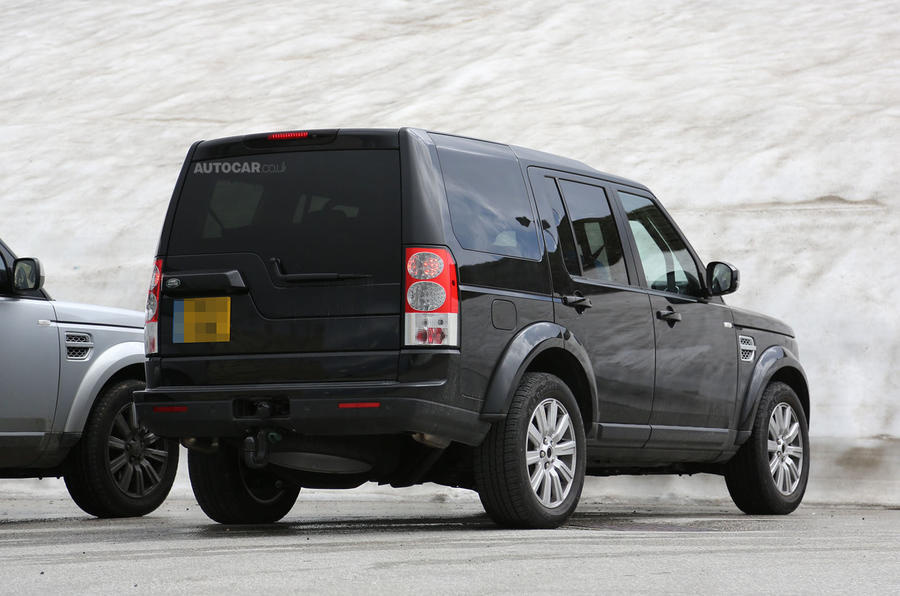 Land Rover Discovery facelift spotted