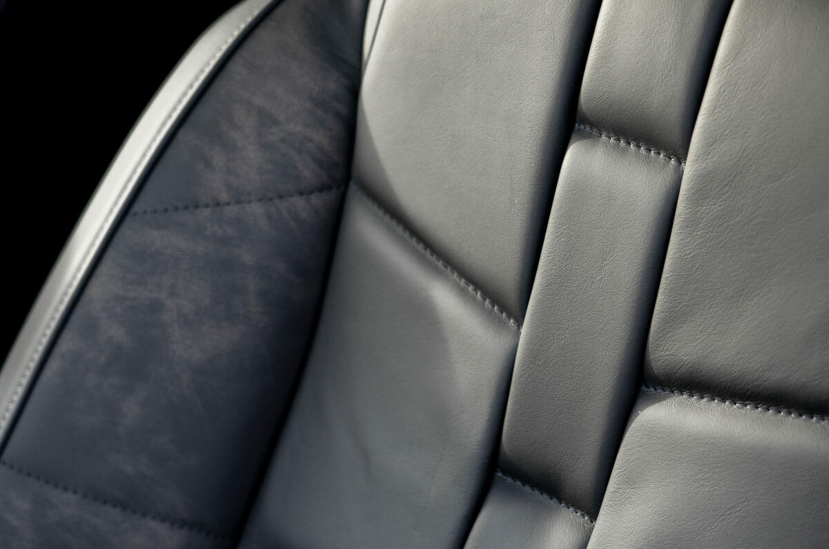 DS3 2025 Review détail du siège 42