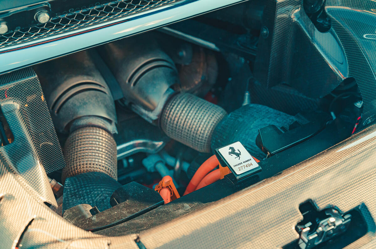 ferrari 296 gts 10 moteur