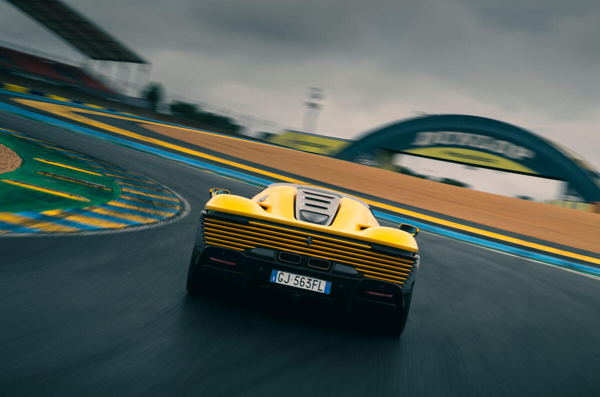 ferrari daytona sp3 2022 008 suivi arrière