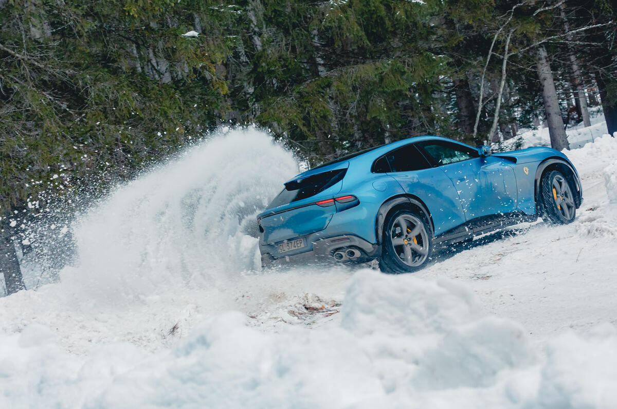 ferrari purosangue 2023 03 dérive de neige arrière